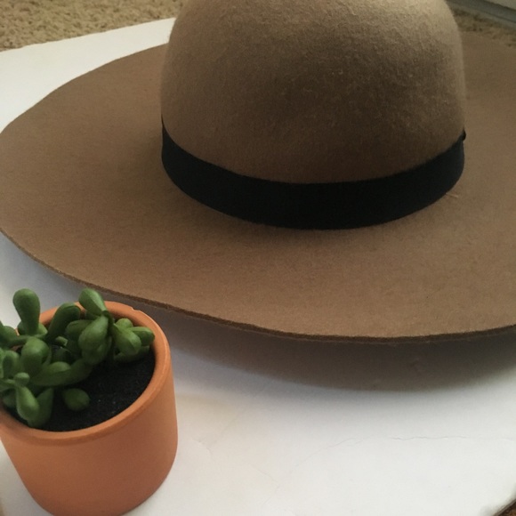 Floppy Hat - Picture 3 of 5